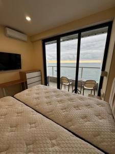 Роскошные апартаменты с видом на море в Цихисдзири на берегу лучшего пляжа Грузии