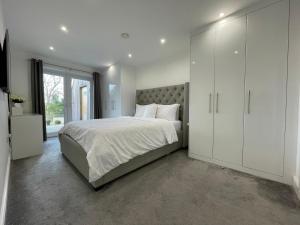 4 Bed House with Breathtaking Views in Bromley