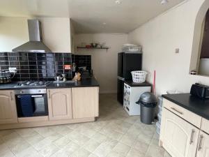 Spacious London House with Parking