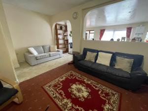 Spacious London House with Parking