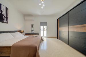 Charming Home with Jacuzzi in St Julians