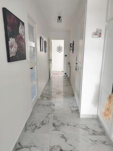 Sejours chez l'habitant Chambre proche Paris, 15min aeroports Bourget Roissy et Villepinte Parc des expositions : photos des chambres
