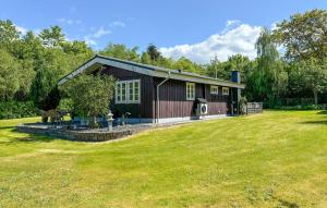 2 Bedroom Cozy Home In Farsø