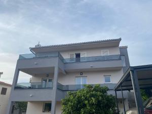 Apartment Silver Shine