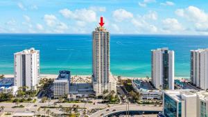 Luxurious 2BD Condo with Direct Ocean Front & Resort Pool in Sunny Isles