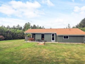 8 person holiday home in Væggerløse-By Traum