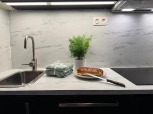 Ruime studio frontaal zeezicht AAA Locatie