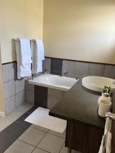 Dainfern Fourways apartment with private garden and scenic views