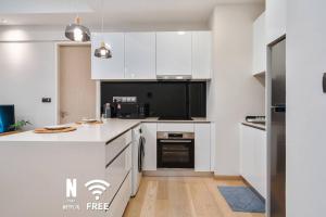 1BR| Rooftop Twin Towers View l Near LRT