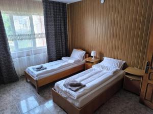Friendly House