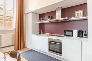 Unique Piazza Navona 2 Bedrooms and Home Cinema