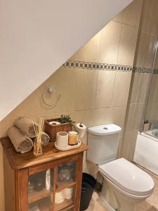 A Pleasant Place near Gravesend Central