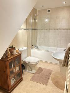 A Pleasant Place near Gravesend Central