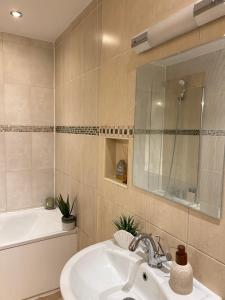 A Pleasant Place near Gravesend Central