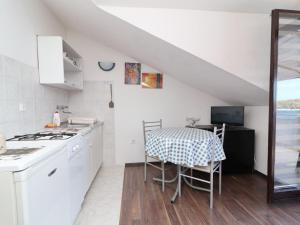 Apartments Karbuni By The Sea - One Bedroom apartment with Terrace and Sea View A4