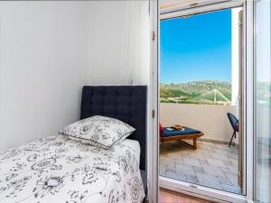 Apartments Meri & Karla - Two Bedroom Apartment with Balcony and Bridge View