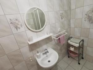 Apartments White House - Studio Apartment with Terrace and Sea View 5