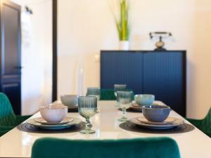 Two Bedroom Apartment with Terrace and Sea View