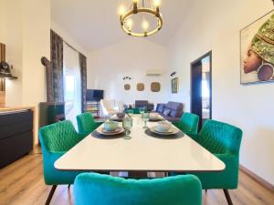 Two Bedroom Apartment with Terrace and Sea View