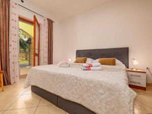 Wonderful Krk Island Stay Shared Pool, Grill Patio, and Nearby Beaches - Studio Apartment