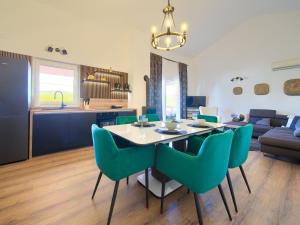 Two Bedroom Apartment with Terrace and Sea View