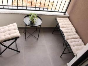 One Bedroom Apartment with Balcony and City View