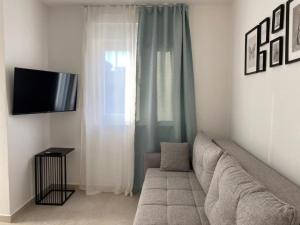 One Bedroom Apartment with Balcony and City View