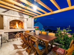 Apartment Fortuno - One Bedroom Apartment with Terrace and Sea View