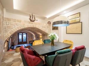 Apartment Fortuno - One Bedroom Apartment with Terrace and Sea View