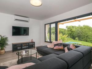 Holiday Home Arbaro - Three Bedroom Holiday Home with Pool