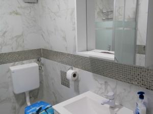 Two Bedroom Apartment with Balcony and Sea View