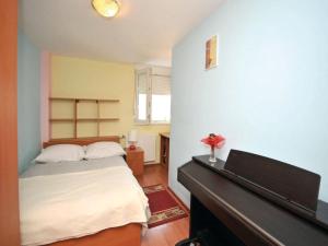 Chic and Stylish Kastel Novi Apartment with Pool - Five Bedroom Apartment With Pool