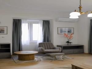 Anima Mea Old Town Apartments- Premium Apartment with Balcony