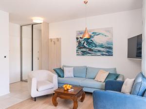 Apartment Marcus Mai - Two Bedroom Apartment with Balcony