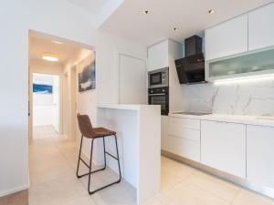 Apartment Marcus Mai - Two Bedroom Apartment with Balcony