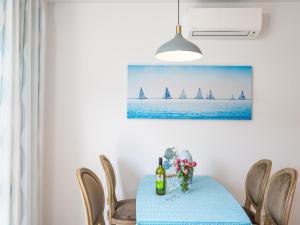 Apartment Marcus Mai - Two Bedroom Apartment with Balcony