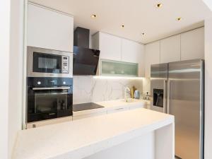 Apartment Marcus Mai - Two Bedroom Apartment with Balcony