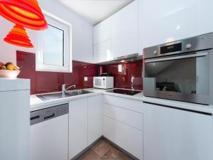 Apartments Meri & Karla - Two Bedroom Apartment with Balcony and Sea View