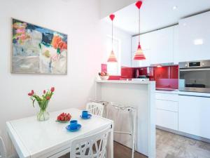 Apartments Meri & Karla - Two Bedroom Apartment with Balcony and Sea View