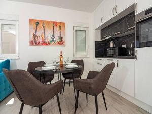 Modern Apartments with Private Balcony - Premium One Bedroom Apartment