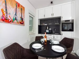 Modern Apartments with Private Balcony - Premium One Bedroom Apartment