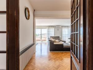 Apartment Merita - Two Bedroom Apartment with Balcony
