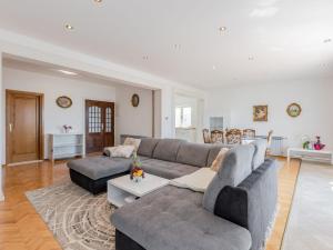 Apartment Merita - Two Bedroom Apartment with Balcony