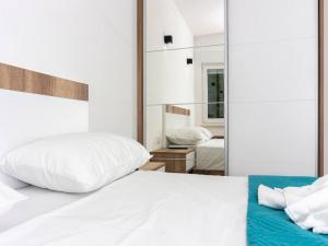 Modern Apartments with Private Balcony - Deluxe One Bedroom Apartment