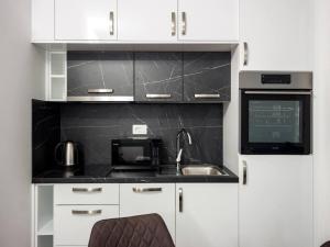 Modern Apartments with Private Balcony - Deluxe One Bedroom Apartment