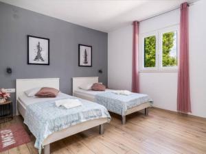 Tranquil Oasis Holiday Home Primorski Dolac with Pool - Three Bedroom Holiday Home with Pool