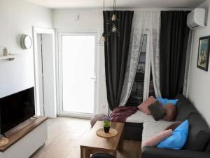 Stylish Okrug Gornji Apartment with Terrace and Patio - Two Bedroom Apartment with Terrace