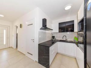 Villa Sunrise with Outdoor Pool - 4 Bedroom & Pool