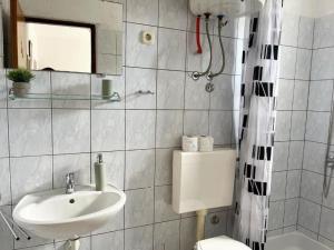 One Bedroom Apartment with Balcony 3