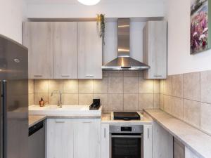 Holiday Home Lea - Three Bedroom Holiday Home with Terrace and Sea View